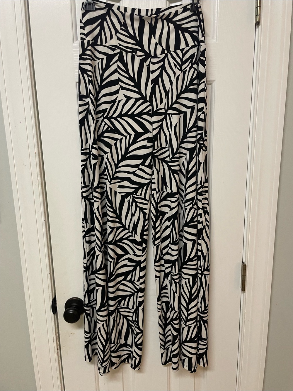 Clara Sun Woo Black & White Leaf-Print Wide Leg Pants